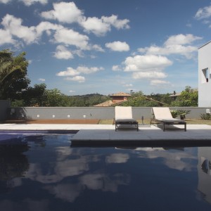 Vista da piscina. (Ar:Co – Arquitetura Cooperativa).
