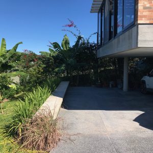 Acesso Garagem. (Ar:Co – Arquitetura Cooperativa).