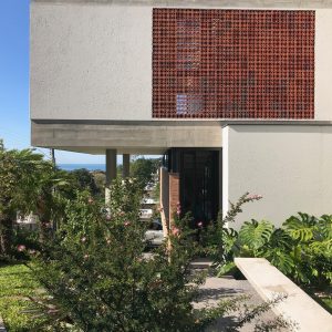 Vista Lateral. (Ar:Co – Arquitetura Cooperativa).