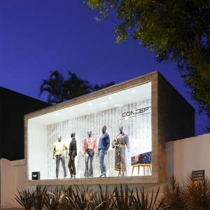 Vista Noturna do detalhe da fachada vista da Rua Capitão Manoel Rudge. (Ar:Co – Arquitetura Cooperativa).