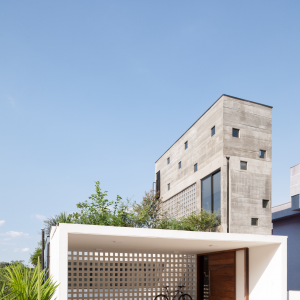 Fachada Frontal. (Ar:Co – Arquitetura Cooperativa).