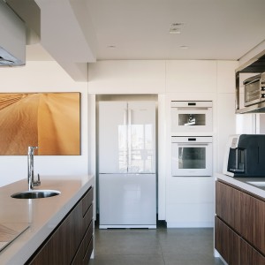 Vista da Cozinha. (Ar:Co – Arquitetura Cooperativa).