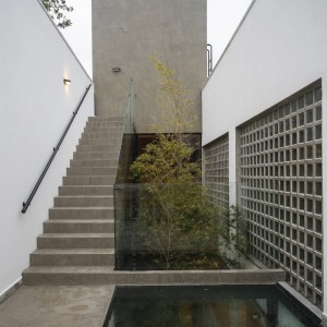 Escada de acesso a cobertura. (Ar:Co – Arquitetura Cooperativa).