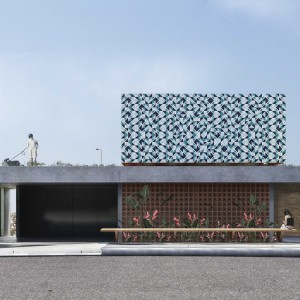 Fachada Frontal. (Ar:Co – Arquitetura Cooperativa).