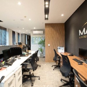 Vista da Sala de Trabalho para a Recepção. (Ar:Co – Arquitetura Cooperativa).