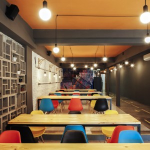 Vista do salão do térreo. (Ar:Co – Arquitetura Cooperativa).