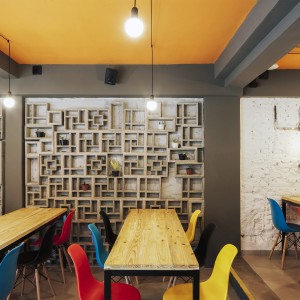 Vista do salão do térreo. (Ar:Co – Arquitetura Cooperativa).