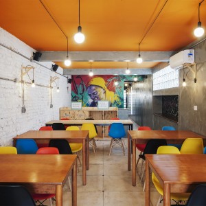 Vista do salão do pavimento superior. (Ar:Co – Arquitetura Cooperativa).