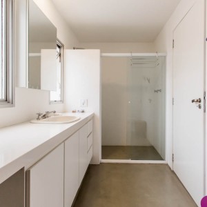 Banheiro da Suíte. (Ar:Co- Arquitetura Cooperativa).
