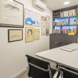 Vista da Sala de Diretoria 1. (Ar:Co – Arquitetura Cooperativa).