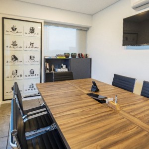 Vista da Sala de Reuniões. (Ar:Co – Arquitetura Cooperativa).