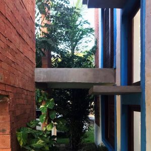 Detalhe Fachada Frontal. (Ar:Co – Arquitetura Cooperativa).