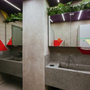 Banheiro Masculino. (Ar:Co – Arquitetura Cooperativa).
