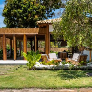 Detalhe da Fachada Frontal de dia. (Ar:Co – Arquitetura Cooperativa).